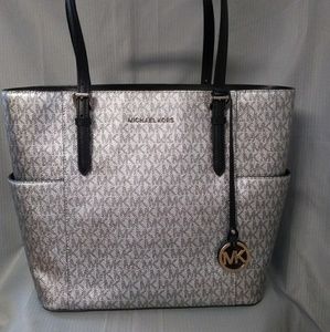 🚫SOLD🚫Michael Kors Jet Set Tote